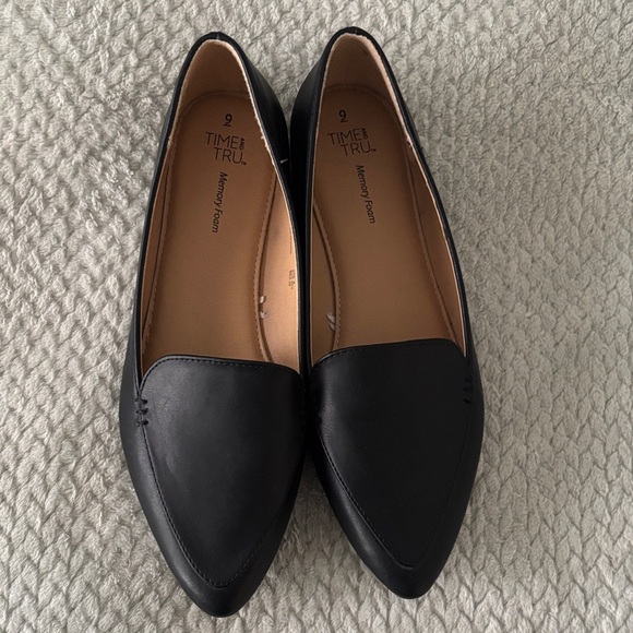 Time and Tru Women's Black Loafers - Picture 1 of 4